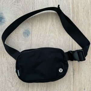 Lululemon Everywhere Belt Bag Black